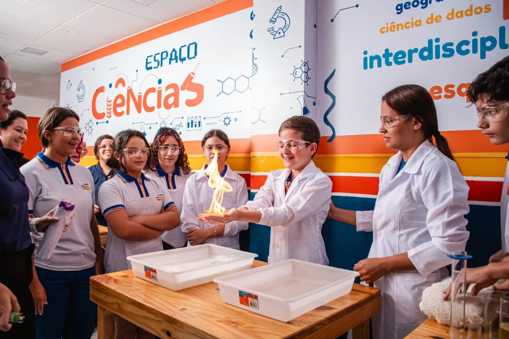 Alunas em atividade no Espaço Ciências
